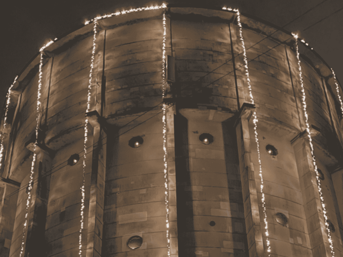 Brønshøj Vandtårn med lyskeder